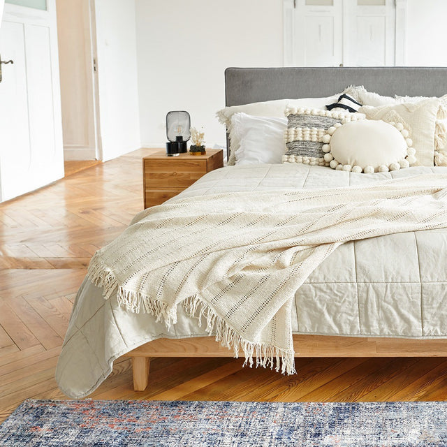Łóżko Slim berke dębowe drewniane do sypialni minimalistycznej w kamienicy 8