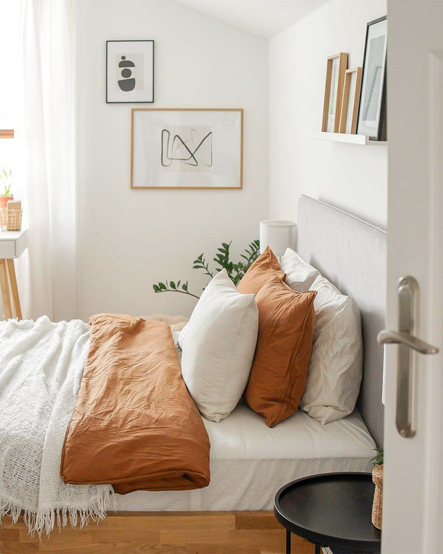 Łóżko Slim berke dębowe drewniane do sypialni minimalistycznej japandi kobiecej
